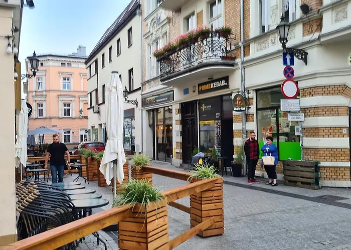 Lägenhet Raciborska Royal - Miejsce Parkingowe Na Parkingu Strzezonym *