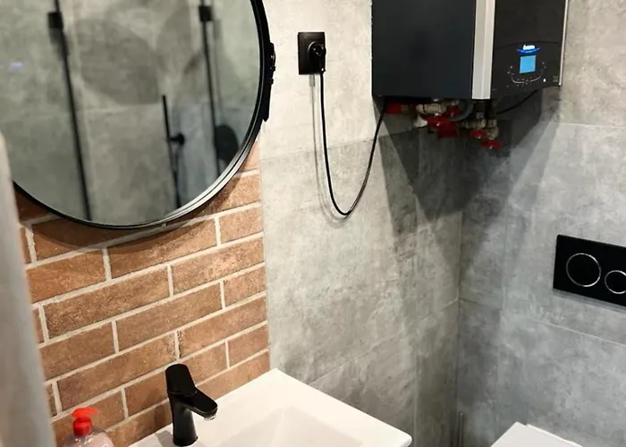 Lägenhet Raciborska Royal - Miejsce Parkingowe Na Parkingu Strzezonym